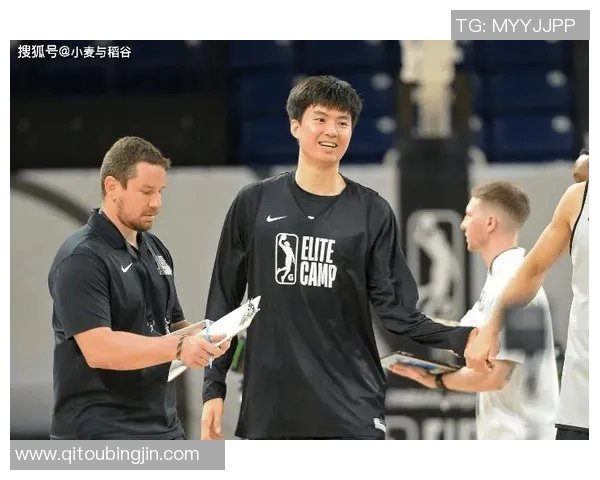 新秀Aching在赛场上的精彩表现引发热议展现出无限潜力与未来希望 新秀Aching在赛场上的精彩表现引发热议展现出无限潜力与未来希望